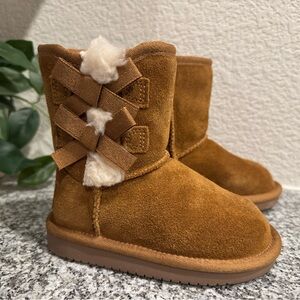 Koolaburra by UGG Toddler Brown “Victoria” Suede Boots with Bow Size 7